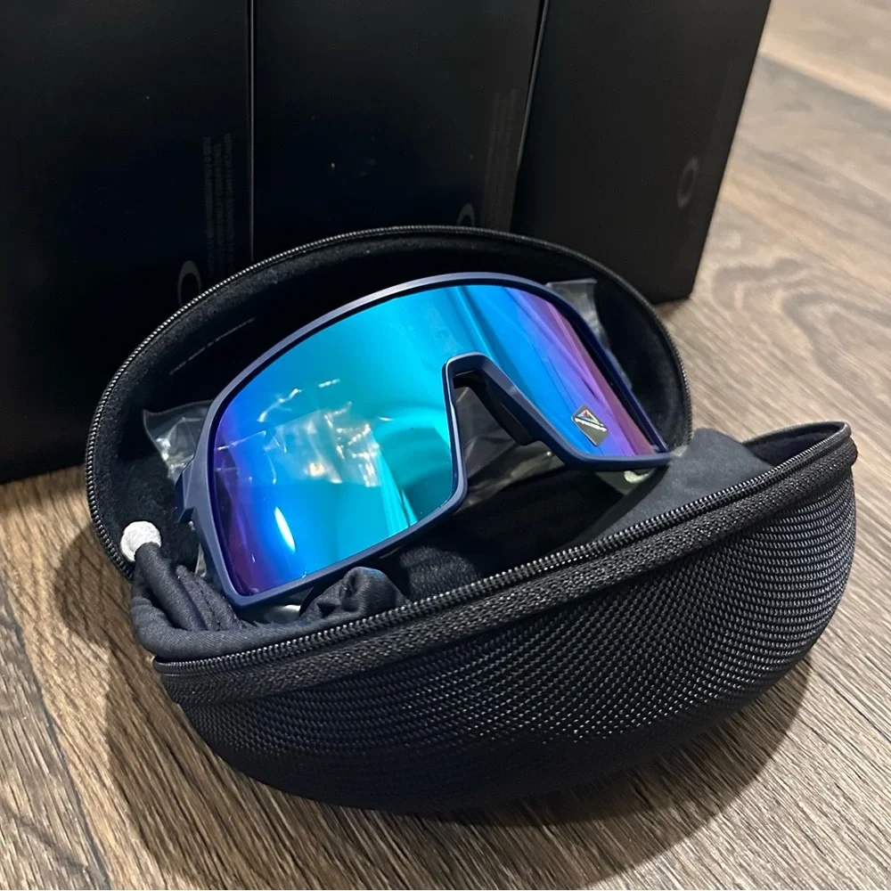 Mens Oakley Sutro S Sunglasses OAKK8C9 new in box eye protection golf ski - Picture 4 of 7